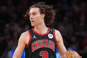 吉迪公牛生涯第8次砍三双队史第三！仅次于乔丹28次&皮蓬15次