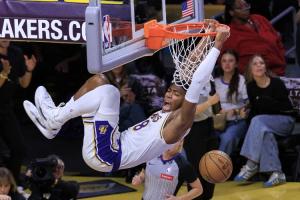 靠谱终结点！八村塁12投6中&三分5中3 砍下15分6篮板&正负值+7