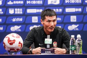 媒体人：邵佳一的最大优势是超级省钱，欧洲教练起步价是100万欧