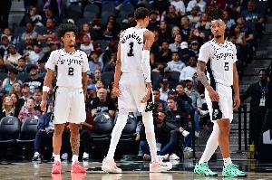 张佳玮：马刺在绞肉机大赛中赢球 斯蒂芬·卡斯尔像威少