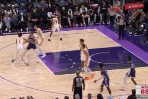 真不擅长！小萨击地传球且挡开防守人 威少三分直接三不沾...