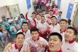 胡明轩：每一分拼下来的努力都值得 这块金牌属于我们所有人