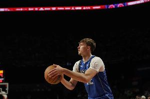 历史19岁前单场至少15分5板5助场数榜：詹姆斯10次第一 弗拉格2次