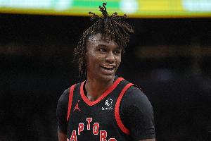 还有高手！沃尔特压哨对米切尔犯规 仅耗时0.1秒