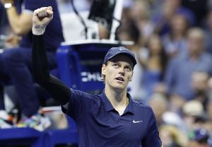 辛纳近40场室内硬地39胜1负，期间只输过德约科维奇