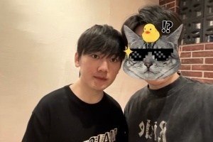 哥哥在澳洲~网友晒与Jackeylove合影：在悉尼火锅店偶遇了哥哥