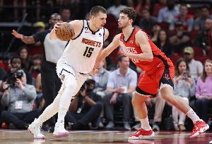 申京和约基奇哪个难防?小卡特：对位申京不难 约基奇是另一个级别