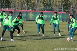 这两天气温下降相当明显 大家在认真工作的同时，也要做好保暖哦