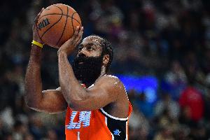 历史仅四人在35岁后达成半场35+：哈登、库里、科比、克劳福德