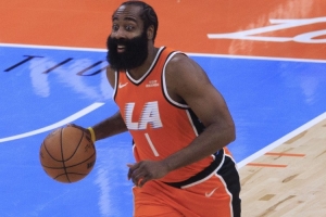 哈登：我依然保持着职业 我上场仍然想在年轻人面前得50分