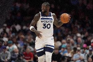 进攻高效但失误略多！兰德尔半场7中4拿到11分5板1助 有3次失误