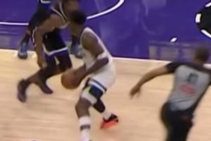 双撤步之后还能再往前跳一步？爱德华兹这球走步了吗？