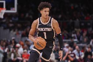 手感不佳！杰伦·约翰逊半场6中1低效拿到3分4板5助2帽