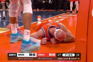 危险！戈贝尔一肘子拍到卡鲁索脸上 后者从空中平拍落地