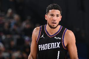 21分17板！布克：马克·威廉姆斯统治了攻防两端 我们需要他