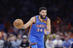 赛季首秀！哈滕：肯里奇·威廉姆斯是球队领袖 他的回归意义非凡