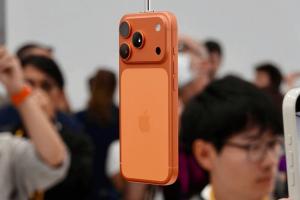 iPhone 17系列卖爆！报告显示苹果将超越三星成为行业第一
