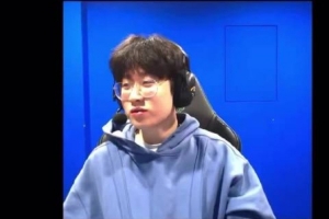 网友推荐平板自拍 Zeus：确实如此 HLE壮汉们太多了会有点吃力呢