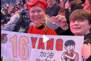 外国球迷：喜欢杨瀚森的个性 我给开拓者写信让他们给小杨上场！