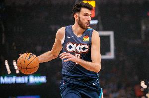 状态可以！霍姆格伦13中8拿到23分8板1助