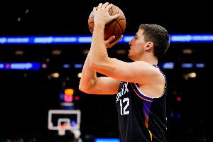 三分11中6砍24分！布克：吉莱斯皮是纯粹篮球手 他骨子里就是赢家