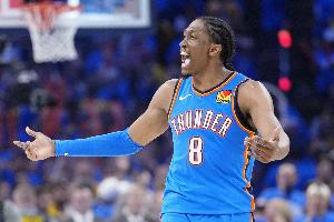 确实有点生锈！杰伦威首秀上半场7中1得4分2板5助1断