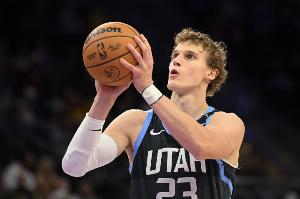 高效输出！马尔卡宁半场12投6中得到17分2板1助 正负值+10