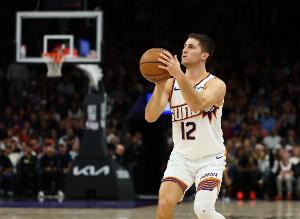 吉莱斯皮谈扭伤脚踝：记分台和球场之间有一点空隙&我踩了进去