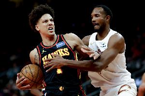 新鹰王！杰伦·约翰逊18中9砍下29+12+12！带队关键7-0&主场喊MVP