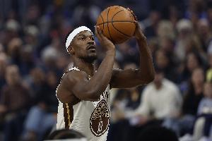 巴特勒谈摔倒：屁股着地了当时确实有点疼 但现在没事了