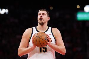 篮板掉脸上都不抢！约基奇全场仅丢1罚球拿下26分9板10助准三双！