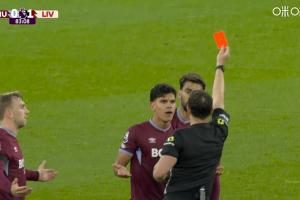 上头了？帕奎塔对索博犯规染黄，随后不停抗议吃到第二黄被罚下