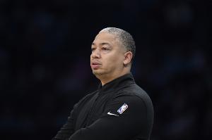 媒体人：快船造成现在的局面 第1是制服组责任 第2是核心又老一岁