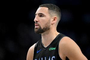 队记：克莱·汤普森的状态已升级 可以参加今天对阵快船的比赛