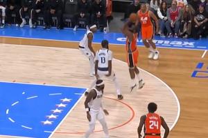 威慑力太大！哈登跳投时 马绍尔背手不敢犯规！