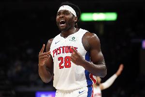 首发中锋！斯图尔特29分钟7中4拿到9分8板 罚球3中1