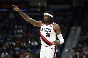 填满数据栏！罗威首发出战19分钟 4投3中拿到7+9+1+1+1