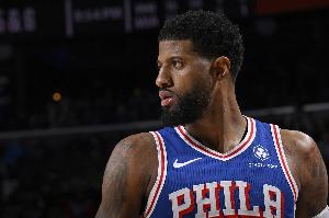 真不容易！乔治突破欧洲步压哨上篮 76人终止末节4分多钟得分荒