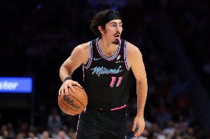 场均16.2分6.3板！明天热火迎战快船 哈克斯因腹股沟拉伤出战成疑