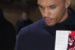 纪念若塔 游戏搭子阿诺德为好友献上手柄