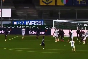 有着英俊脸庞的舒梅切尔！请用一个词评价拉门斯十月的表现！