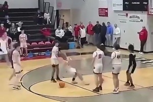 马健：湖人现在进攻联盟顶级，也许本赛季能通过大交易来冲击冠军