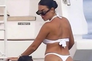 红牌罚下！大庭广众之下C罗对乔治娜上演手球