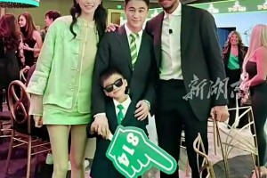 逆天大长腿抢镜！绿军股东何猷君与女友奚梦瑶出席球队慈善晚宴