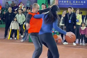 这球感真是老天爷赏饭吃！东契奇：分享一下我最近的花式进球