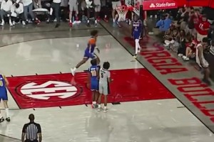 令人难忘！范巴斯滕在客场对阵那不勒斯时打进四球