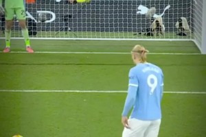 瓜迪奥拉这脚停球，自然也是优雅至极