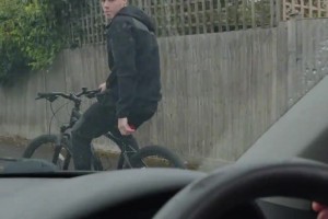 现场抓奸！喀麦隆国脚恩加马勒乌出轨被女友发现并当面对质！