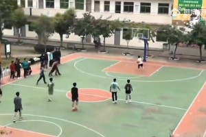 扣碎的篮板可以赔，但是一定要全校通报！