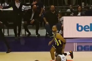 甜瓜回忆被裁掉：他走进来没有任何理由，告诉我球队不需要我了！